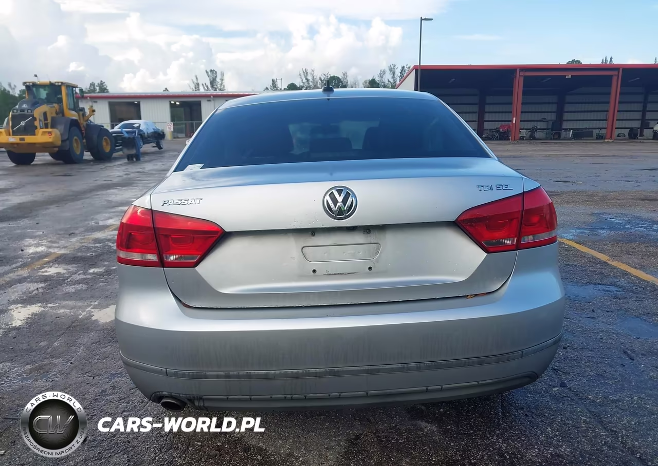 2015 Volkswagen Passat 2.0L Tdi Sel Premium VIN:1VWCV7A31FC003512 - 17