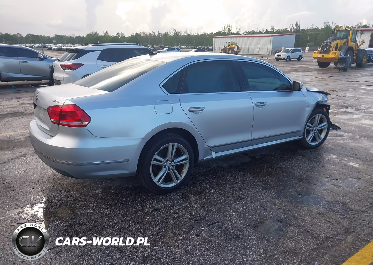 2015 Volkswagen Passat 2.0L Tdi Sel Premium VIN:1VWCV7A31FC003512 - 4