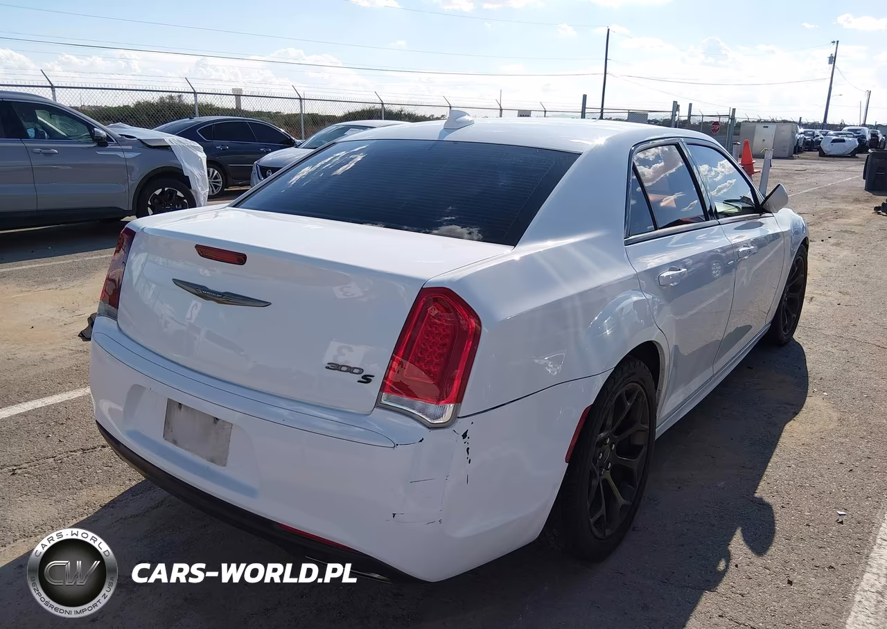 2016 Chrysler 300 300S Alloy Edition VIN:2C3CCABG6GH320793 - 4