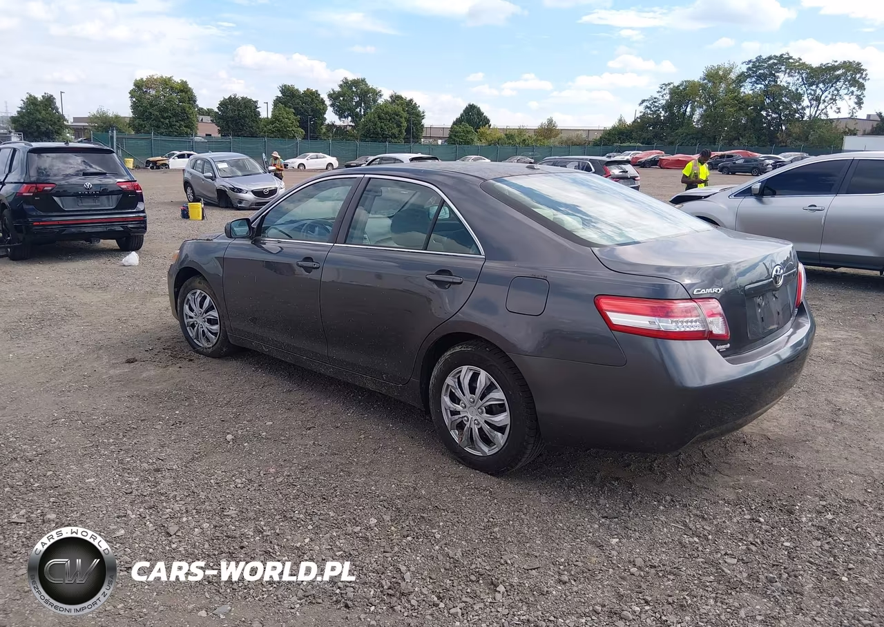 2010 Toyota Camry Le VIN:4T1BF3EK8AU102963 - 3