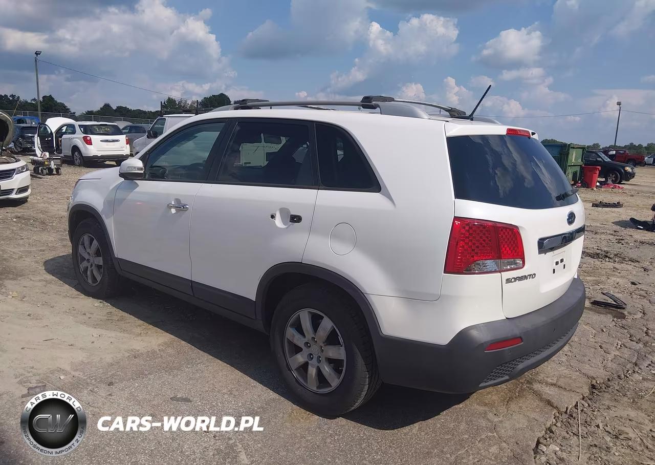 2013 Kia Sorento Lx VIN:5XYKT3A69DG348609 - 3