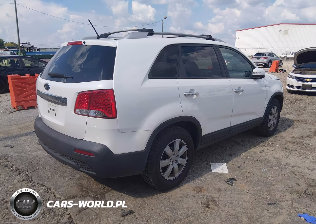 2013 Kia Sorento Lx VIN:5XYKT3A69DG348609 - 4