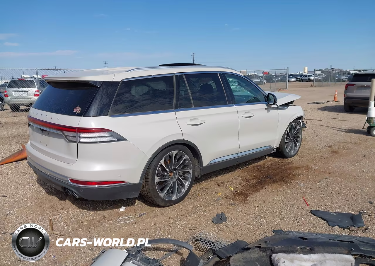 2020 Lincoln Aviator Reserve VIN:5LM5J7XC6LGL28426 - 4