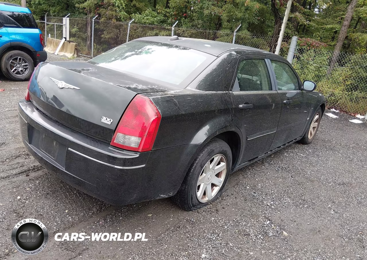2005 Chrysler 300 Touring VIN:2C3AA53GX5H546528 - 4