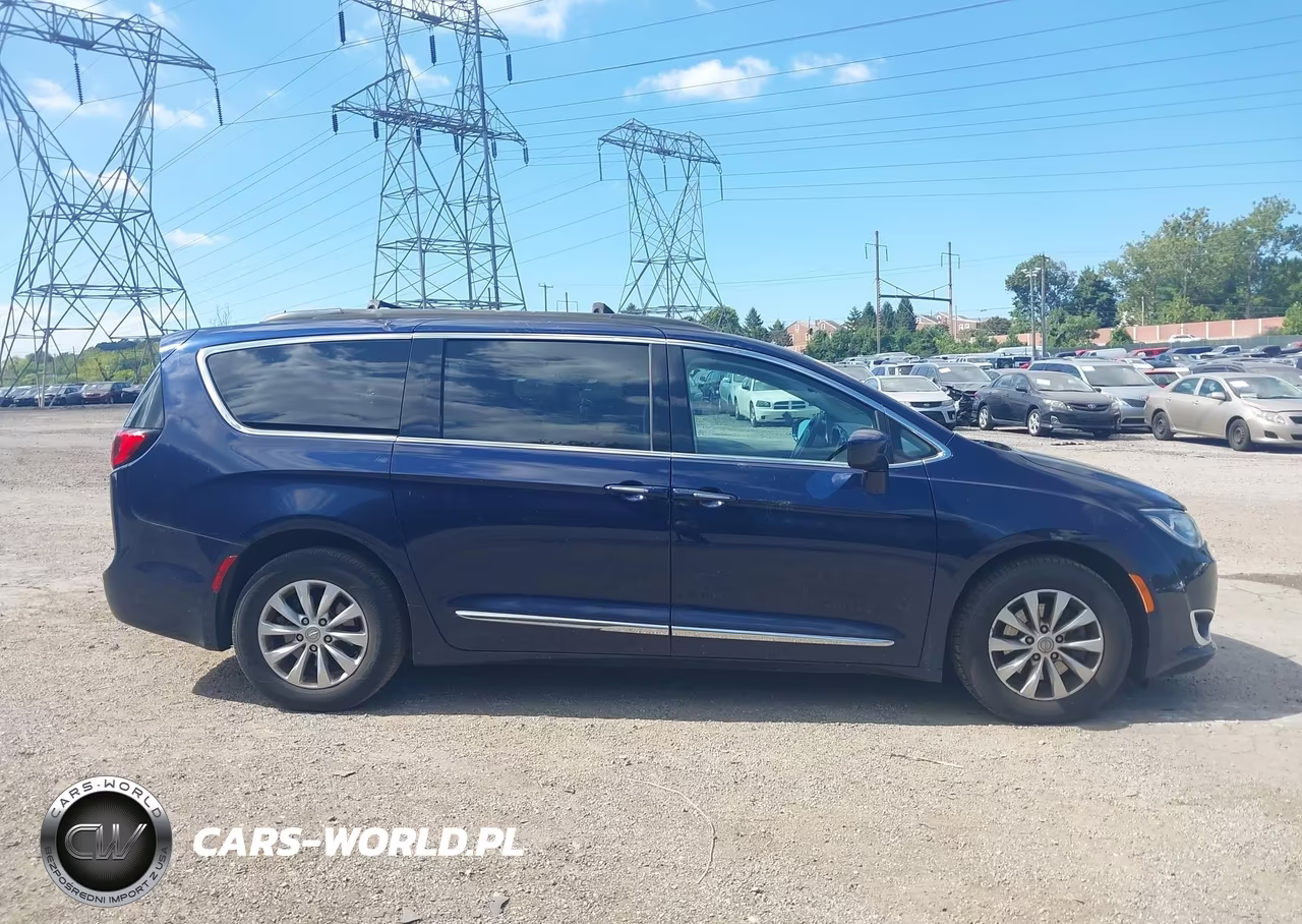 2017 Chrysler Pacifica Touring-L VIN:2C4RC1BG4HR623489 - 13