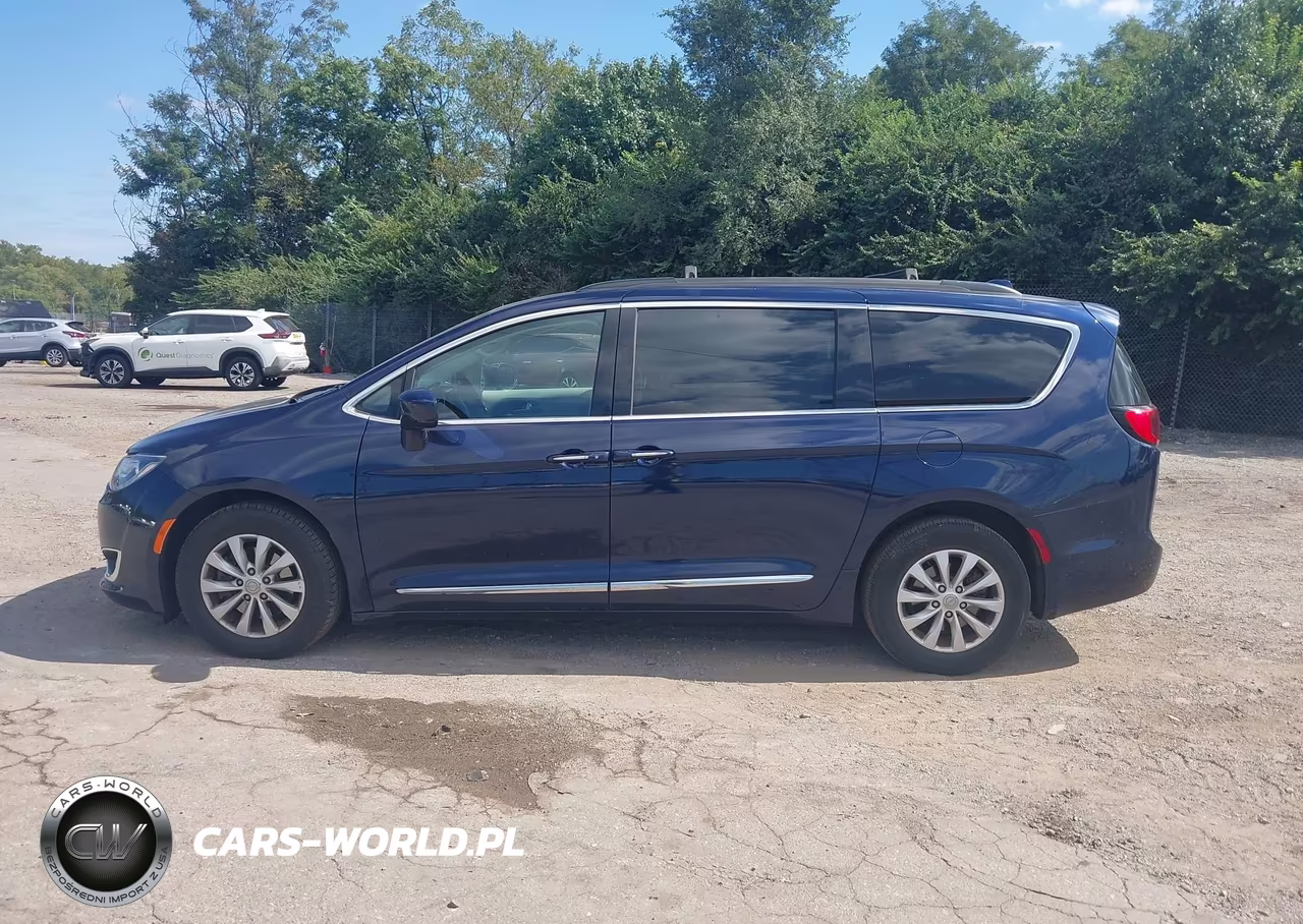 2017 Chrysler Pacifica Touring-L VIN:2C4RC1BG4HR623489 - 14