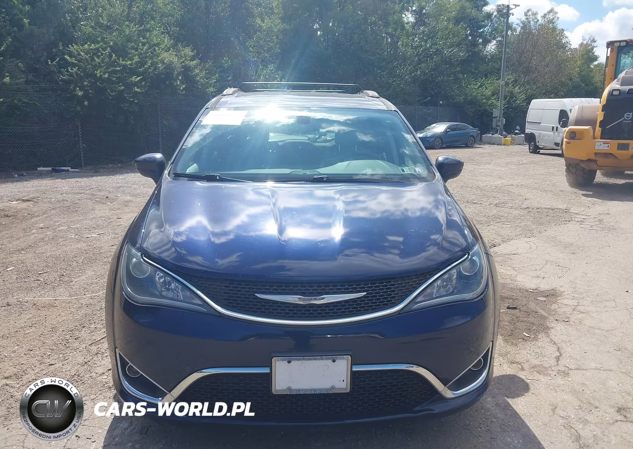 2017 Chrysler Pacifica Touring-L VIN:2C4RC1BG4HR623489 - 6