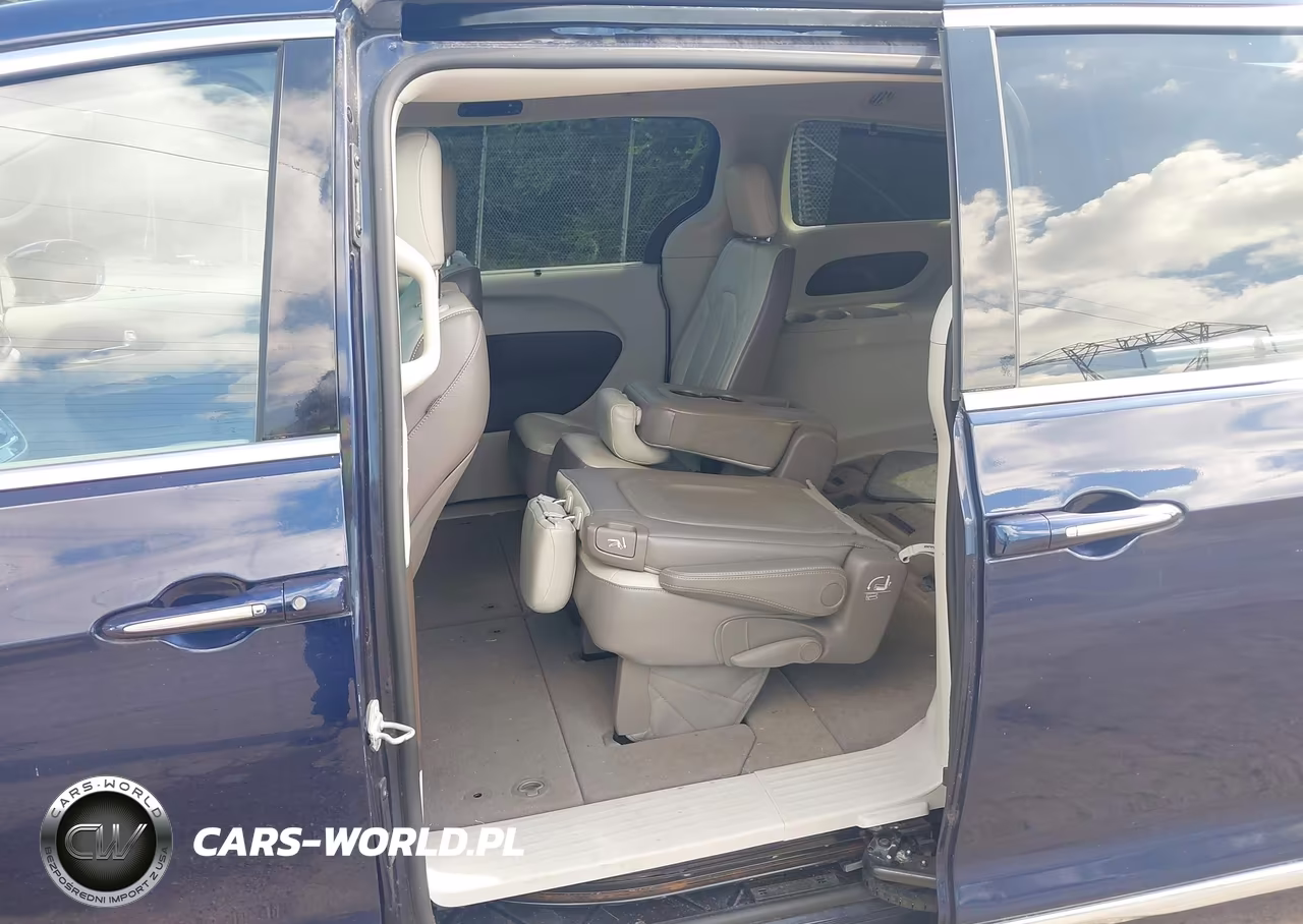2017 Chrysler Pacifica Touring-L VIN:2C4RC1BG4HR623489 - 8