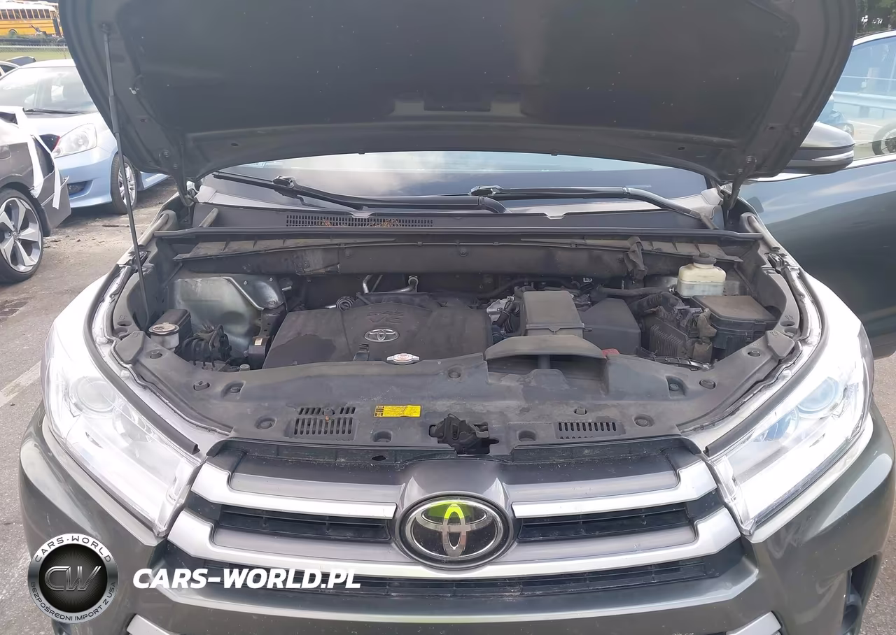 2017 Toyota Highlander Le VIN:5TDBZRFH2HS468918 - 10