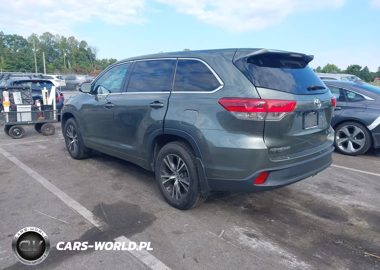 2017 Toyota Highlander Le VIN:5TDBZRFH2HS468918 - 3