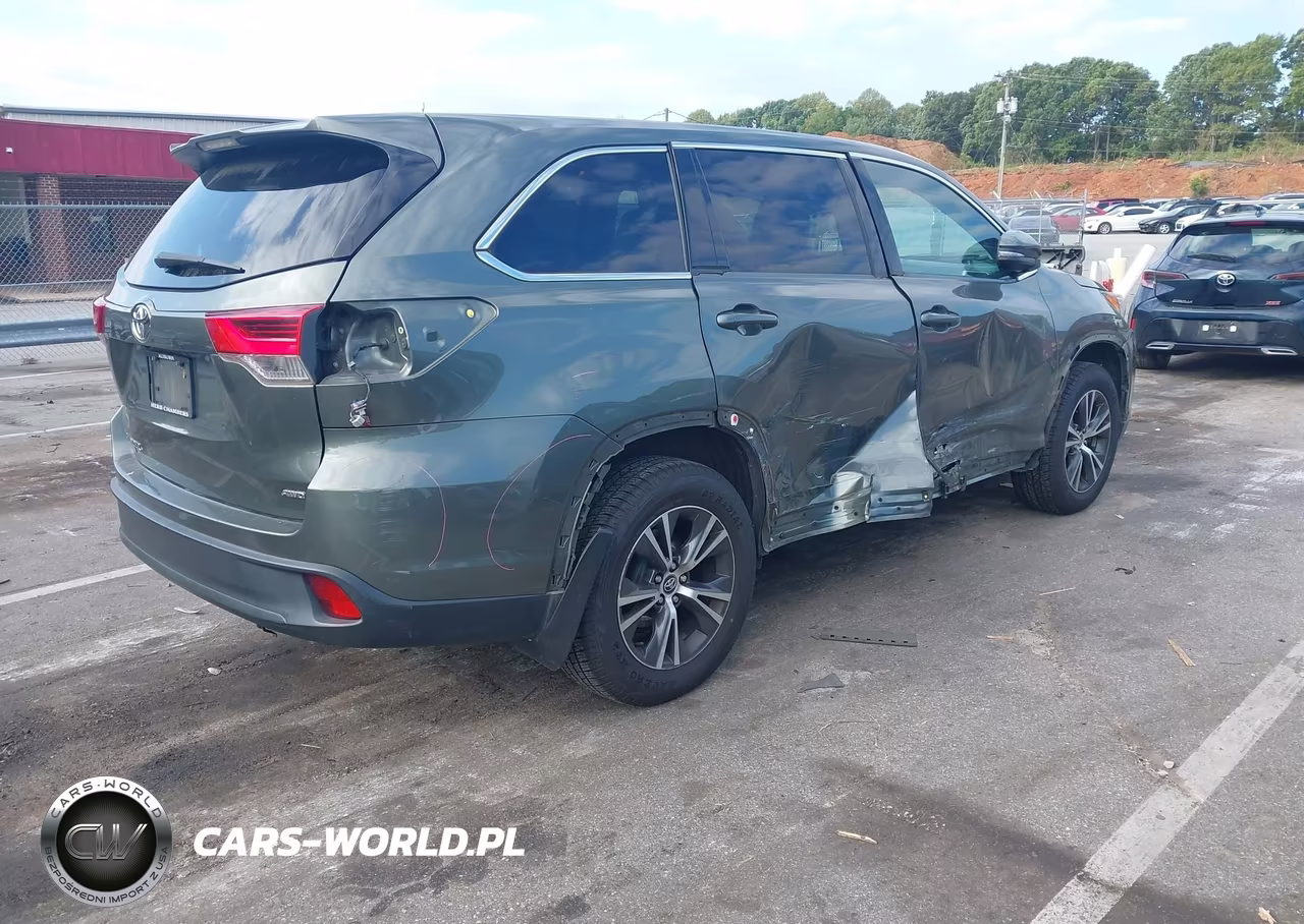 2017 Toyota Highlander Le VIN:5TDBZRFH2HS468918 - 4