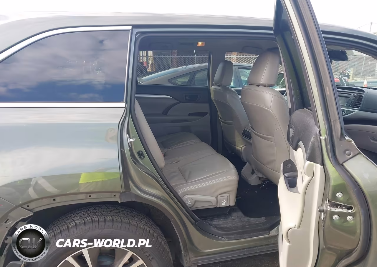 2017 Toyota Highlander Le VIN:5TDBZRFH2HS468918 - 8