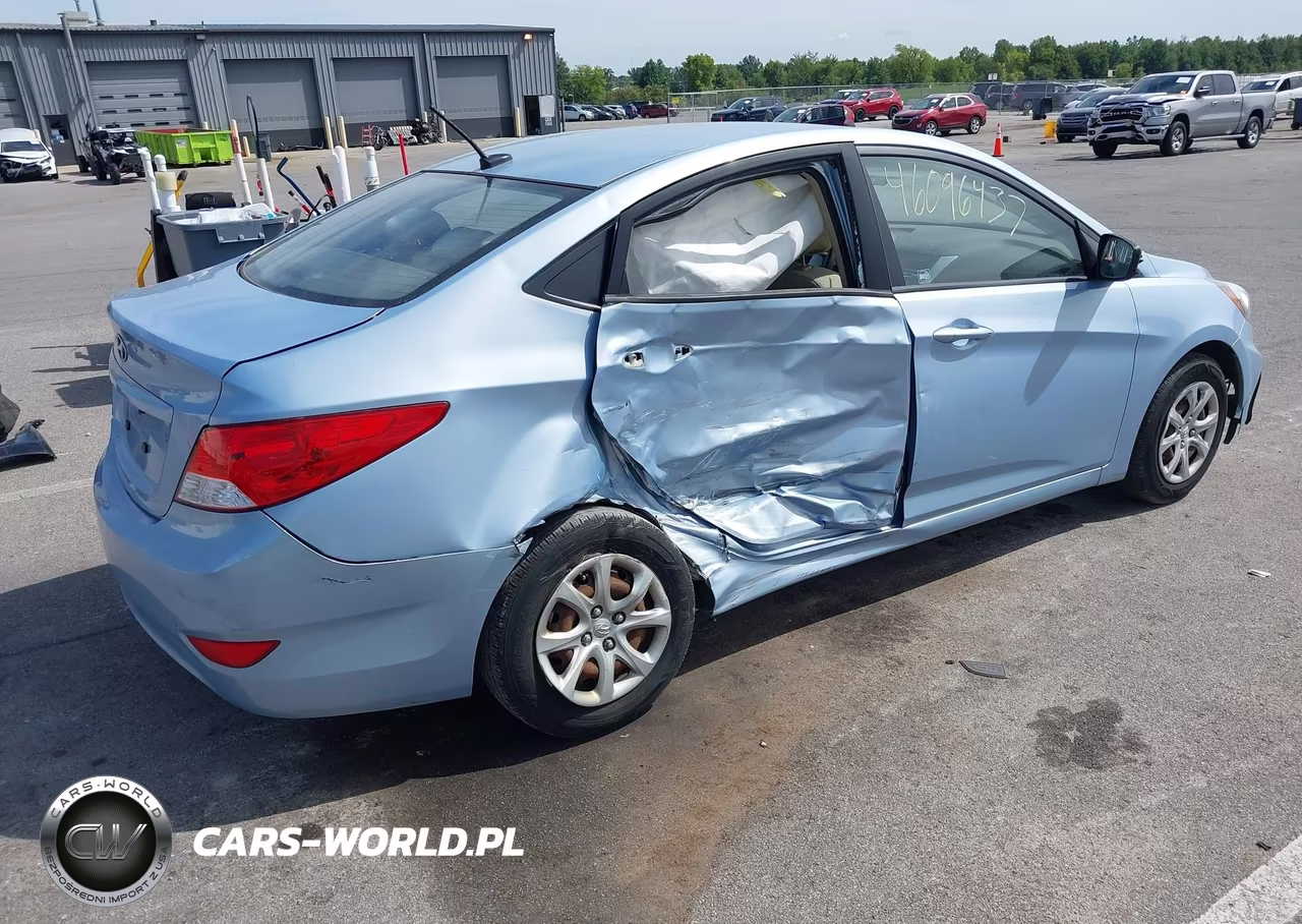 2012 Hyundai Accent Gls VIN:KMHCT4AE7CU208049 - 4