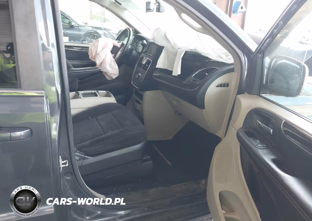 2011 Chrysler Town & Country Touring VIN:2A4RR5DG6BR634837 - 5