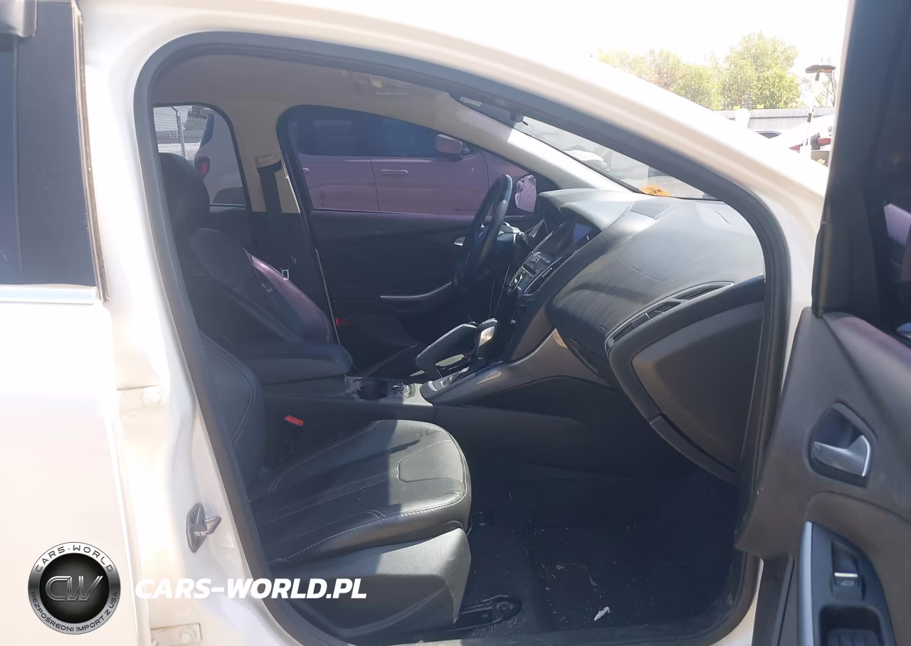 2014 Ford Focus Titanium VIN:1FADP3N22EL126817 - 5