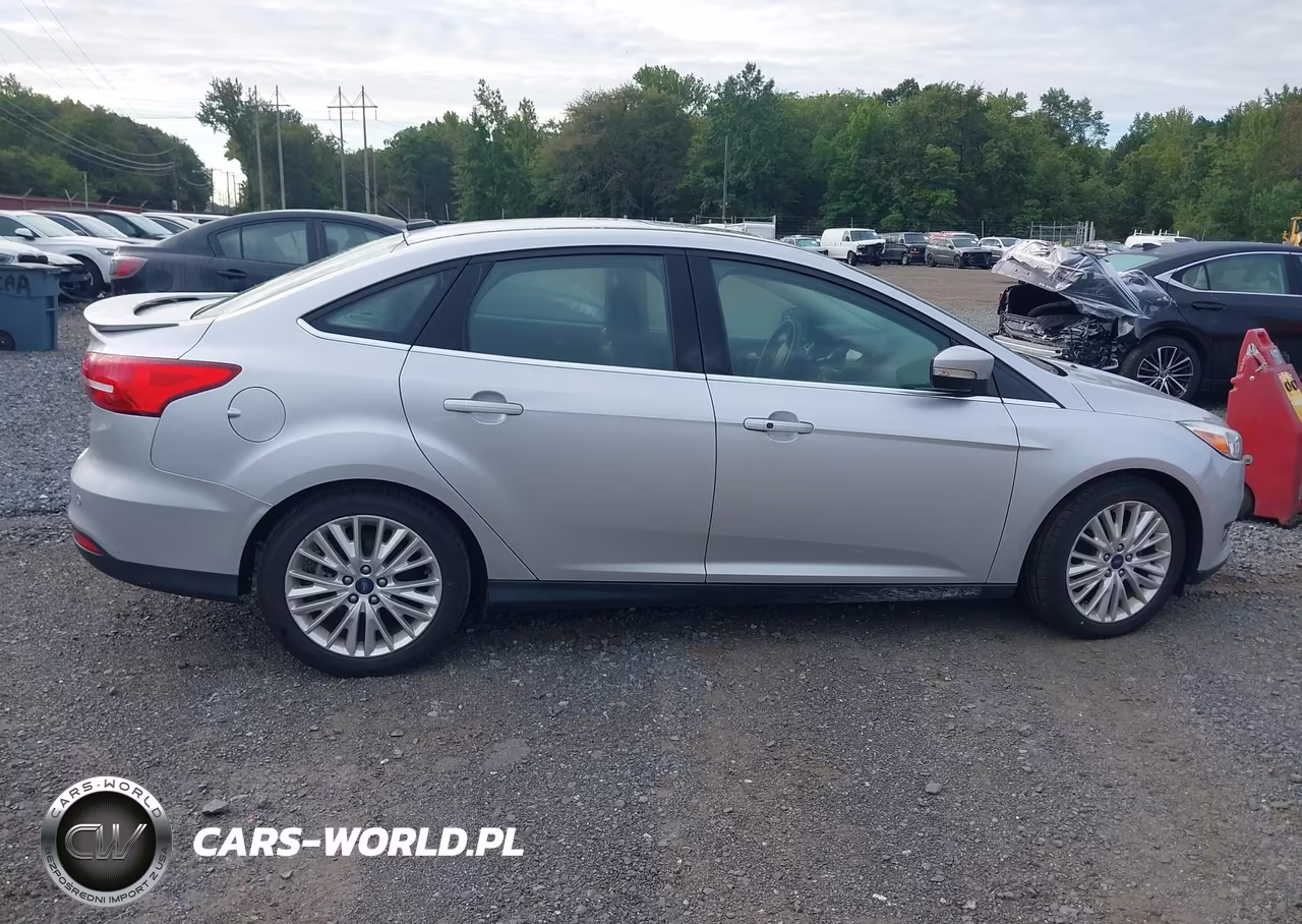 2018 Ford Focus Titanium VIN:1FADP3J20JL219416 - 13