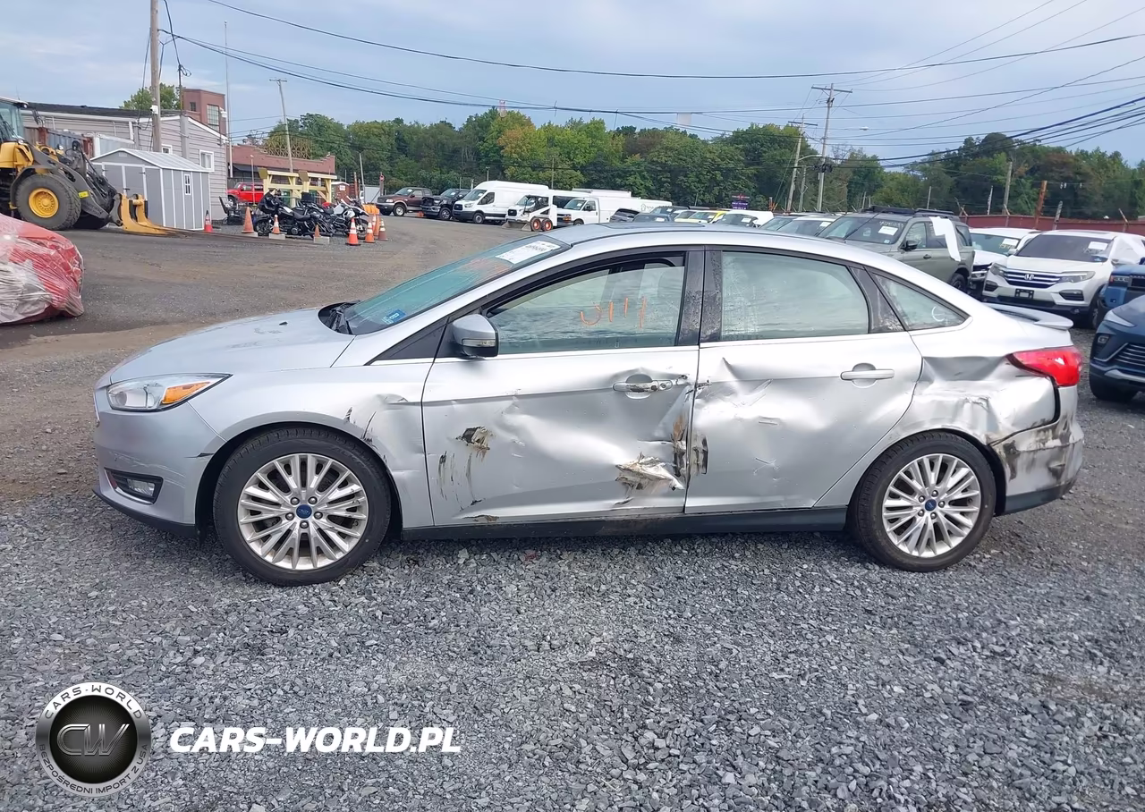 2018 Ford Focus Titanium VIN:1FADP3J20JL219416 - 14