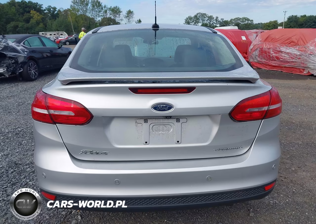 2018 Ford Focus Titanium VIN:1FADP3J20JL219416 - 16