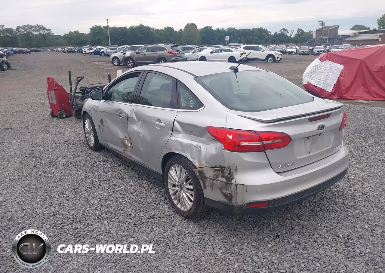 2018 Ford Focus Titanium VIN:1FADP3J20JL219416 - 17