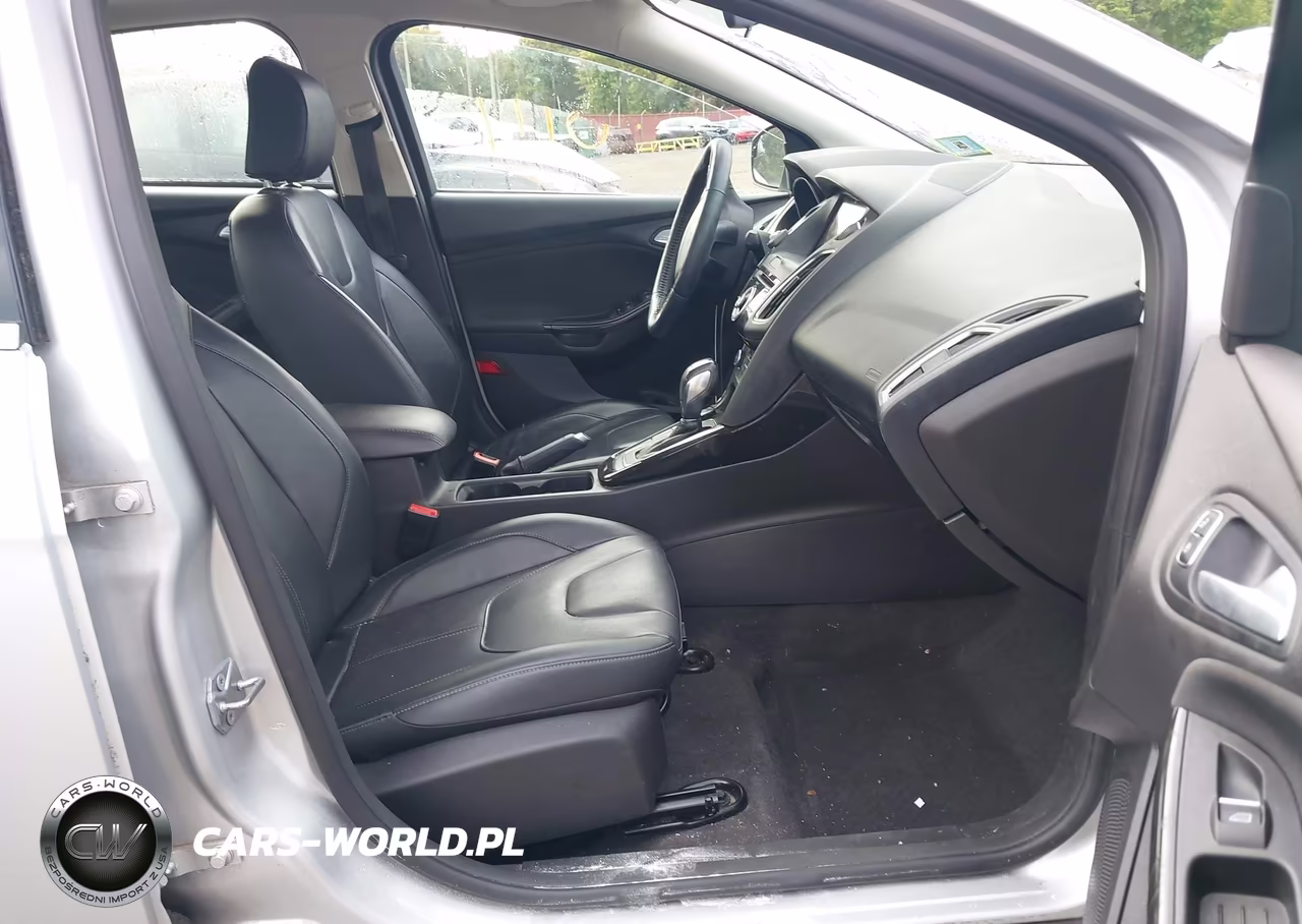 2018 Ford Focus Titanium VIN:1FADP3J20JL219416 - 5