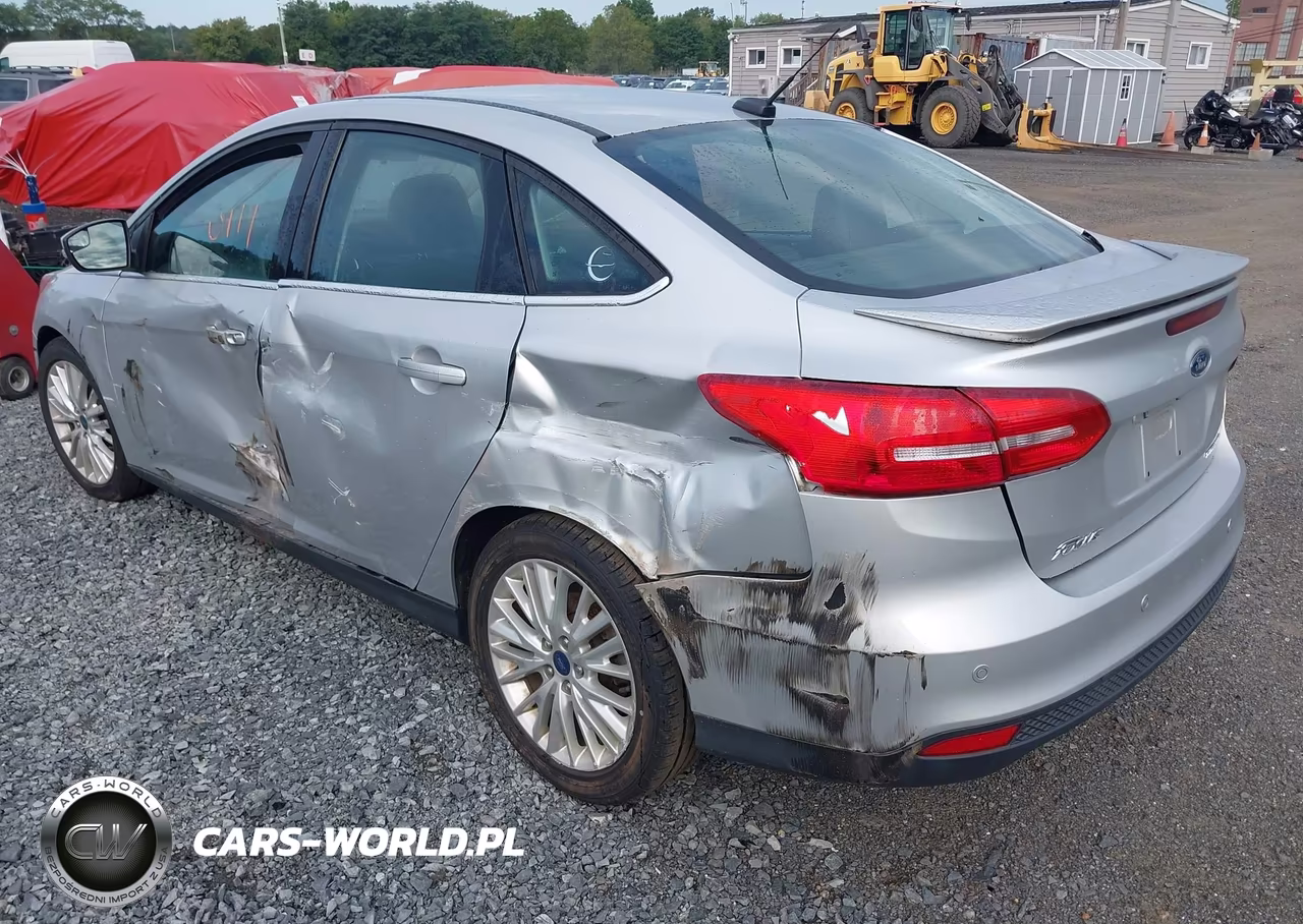 2018 Ford Focus Titanium VIN:1FADP3J20JL219416 - 6