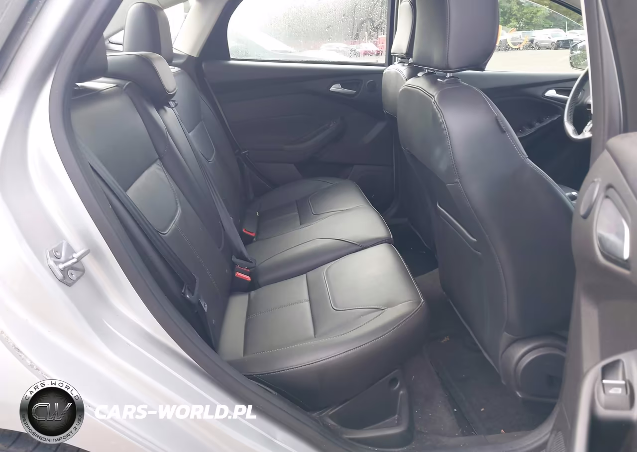 2018 Ford Focus Titanium VIN:1FADP3J20JL219416 - 8