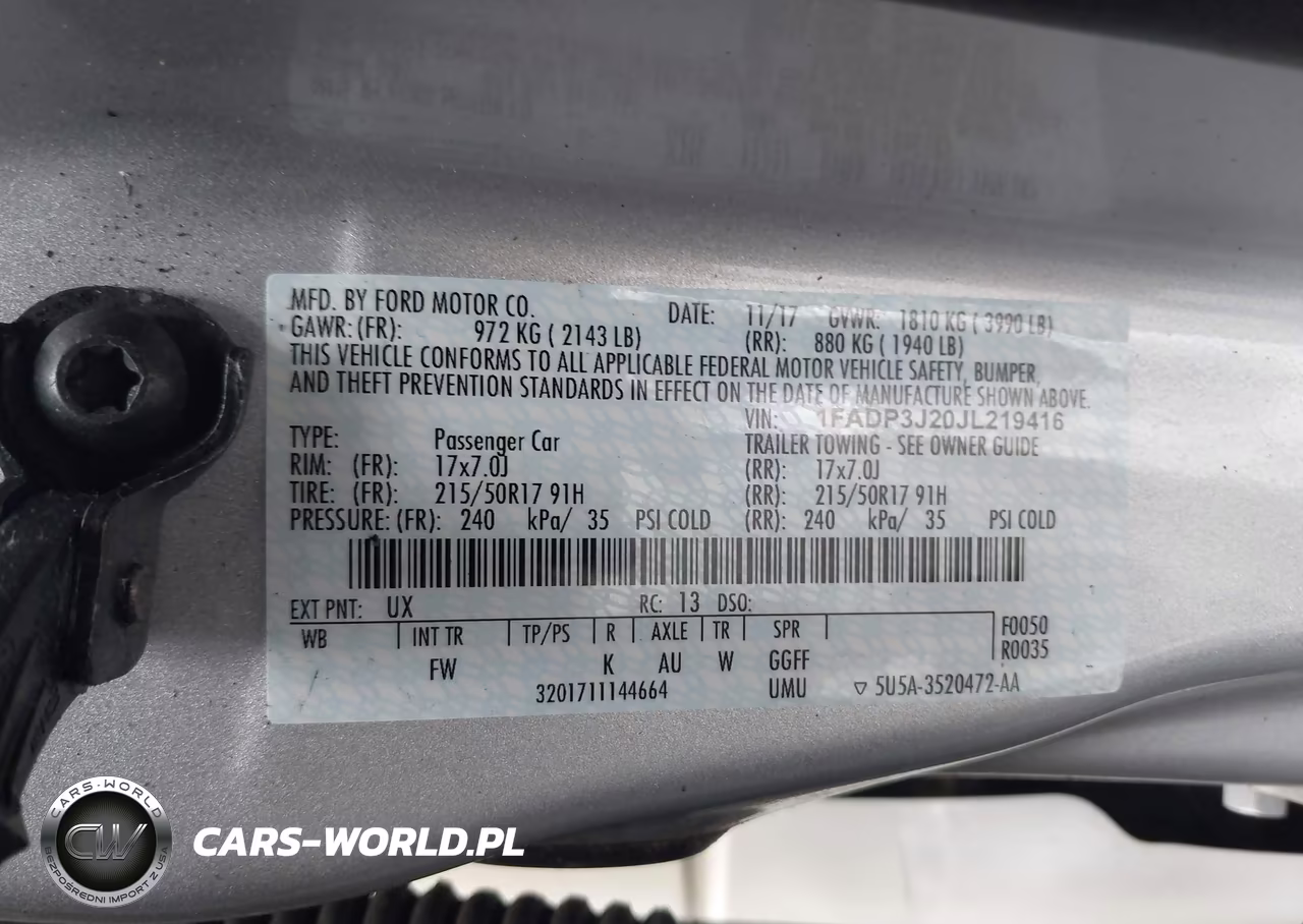 2018 Ford Focus Titanium VIN:1FADP3J20JL219416 - 9