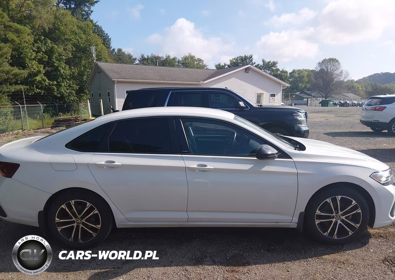 2024 Volkswagen Jetta 1.5T Sport VIN:3VWBM7BU2RM036642 - 13