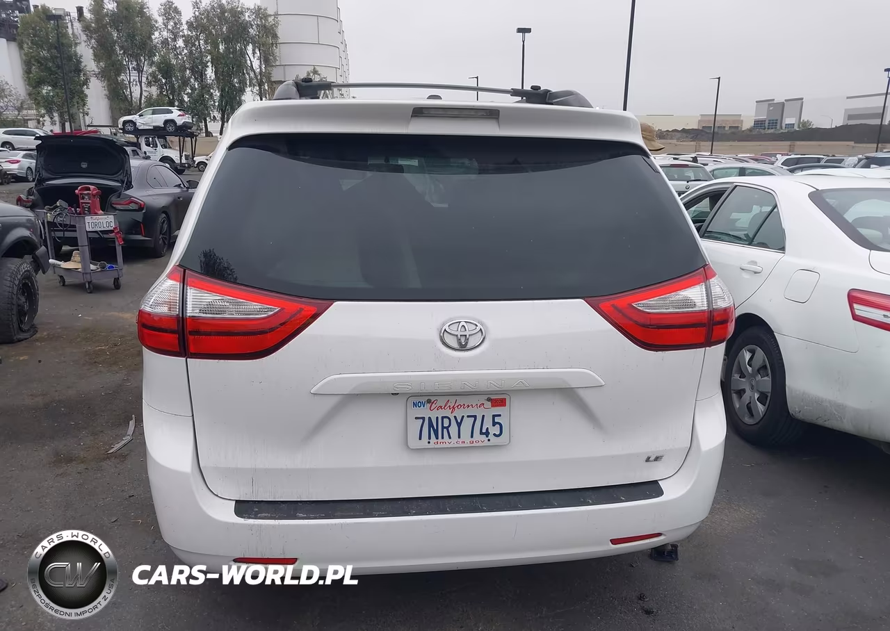 2015 Toyota Sienna Le 8 Passenger VIN:5TDKK3DC5FS633379 - 17