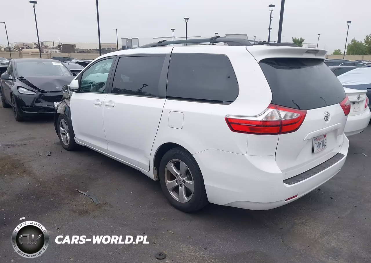 2015 Toyota Sienna Le 8 Passenger VIN:5TDKK3DC5FS633379 - 3