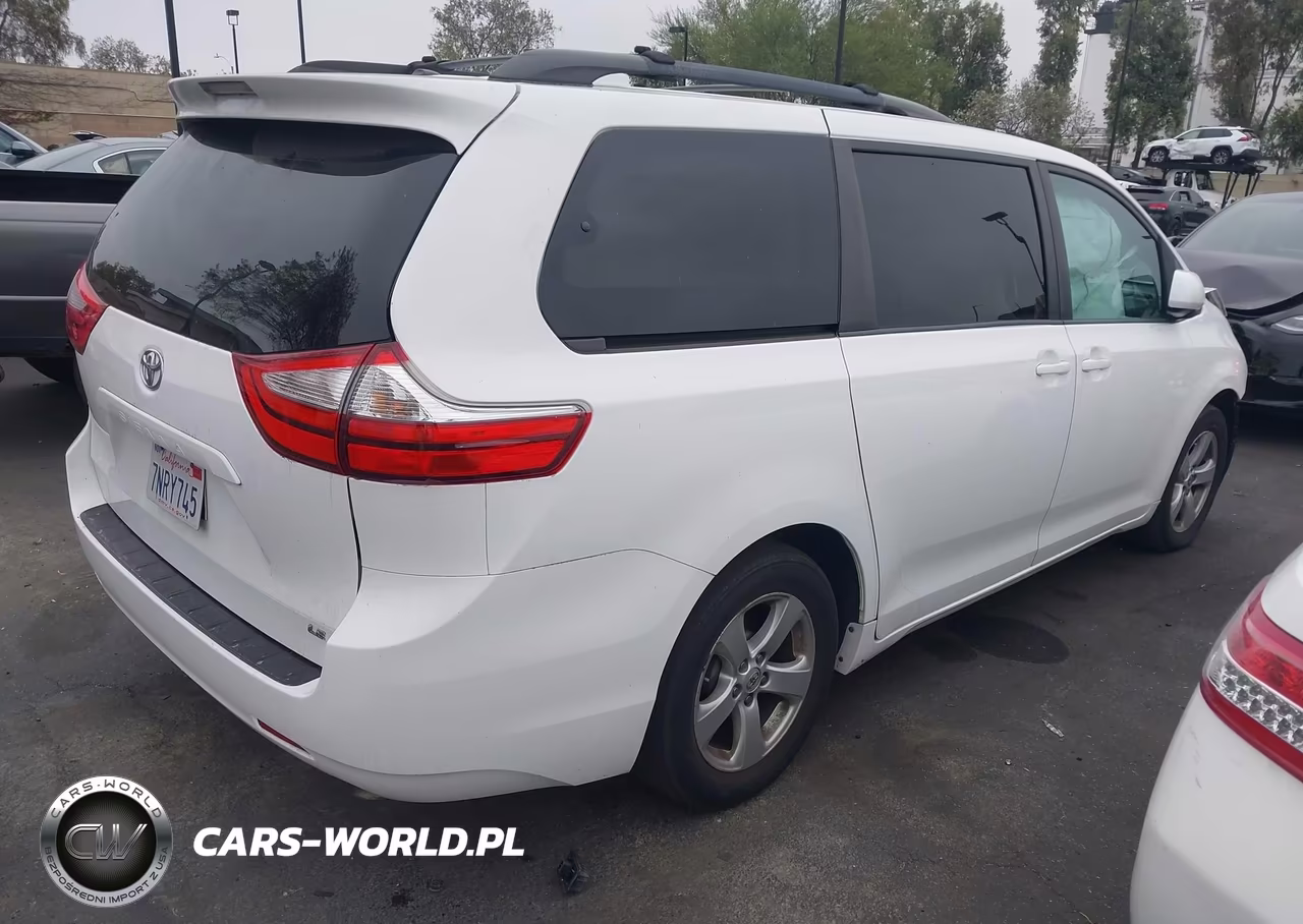 2015 Toyota Sienna Le 8 Passenger VIN:5TDKK3DC5FS633379 - 4