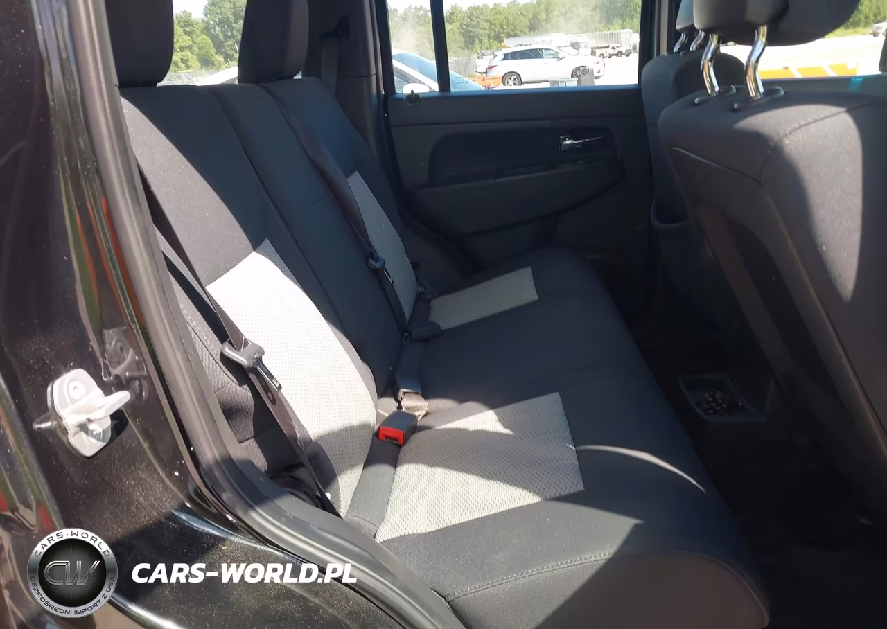 2010 Jeep Liberty Sport VIN:1J4PP2GK9AW133930 - 8