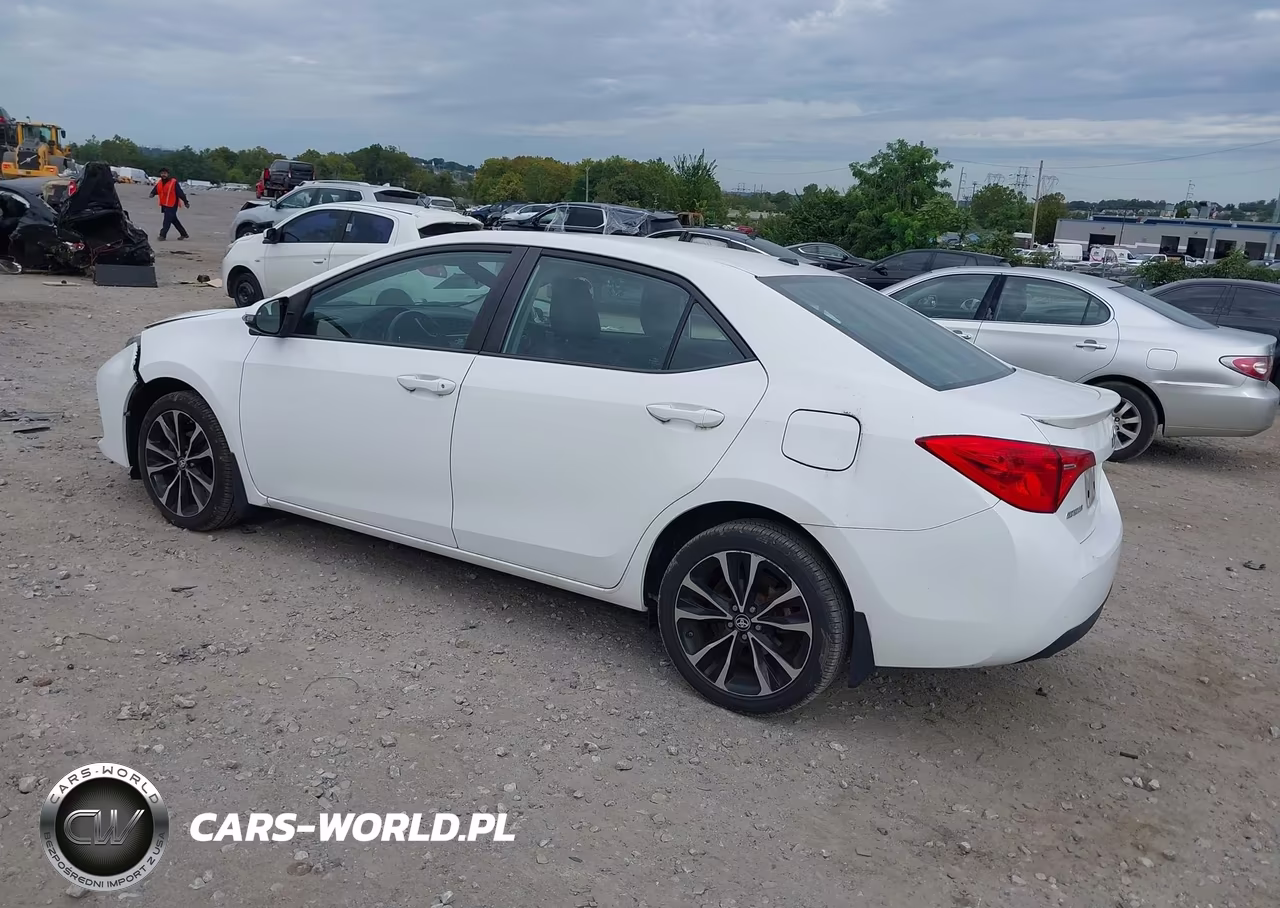 2017 Toyota Corolla Se VIN:2T1BURHE9HC797612 - 3
