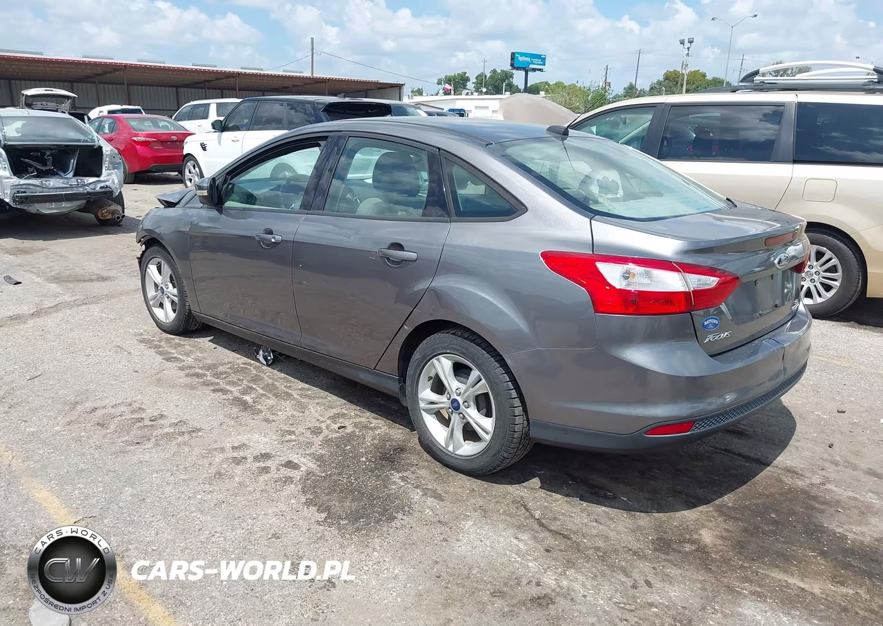 2014 Ford Focus Se VIN:1FADP3F21EL412690 - 3