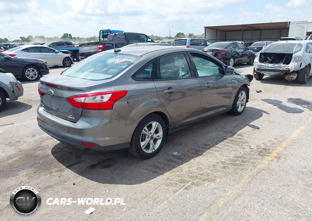 2014 Ford Focus Se VIN:1FADP3F21EL412690 - 4