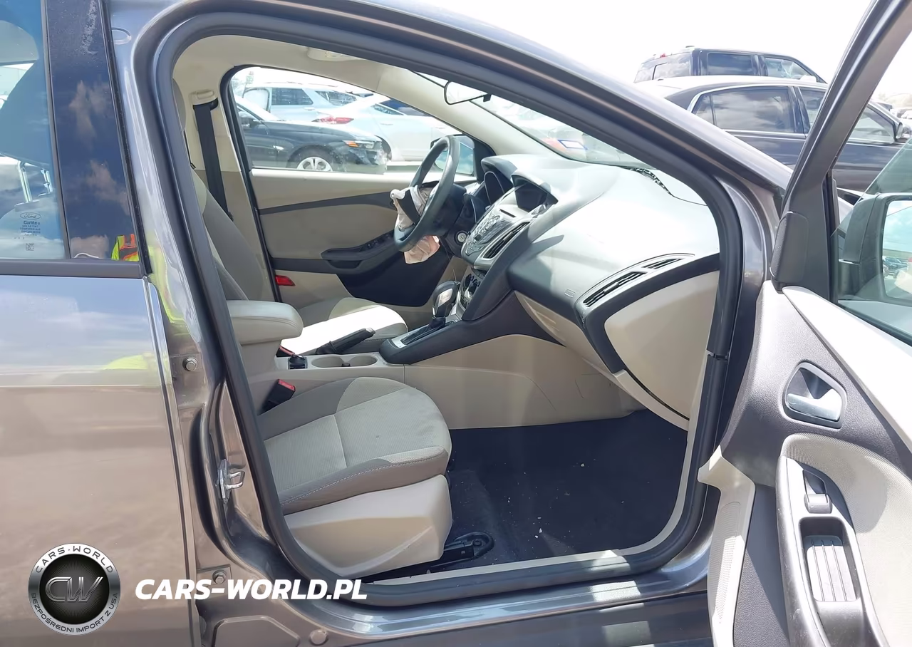 2014 Ford Focus Se VIN:1FADP3F21EL412690 - 5
