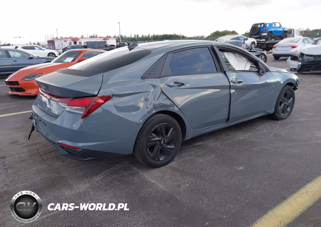 2022 Hyundai Elantra Sel VIN:KMHLM4AG3NU284448 - 4