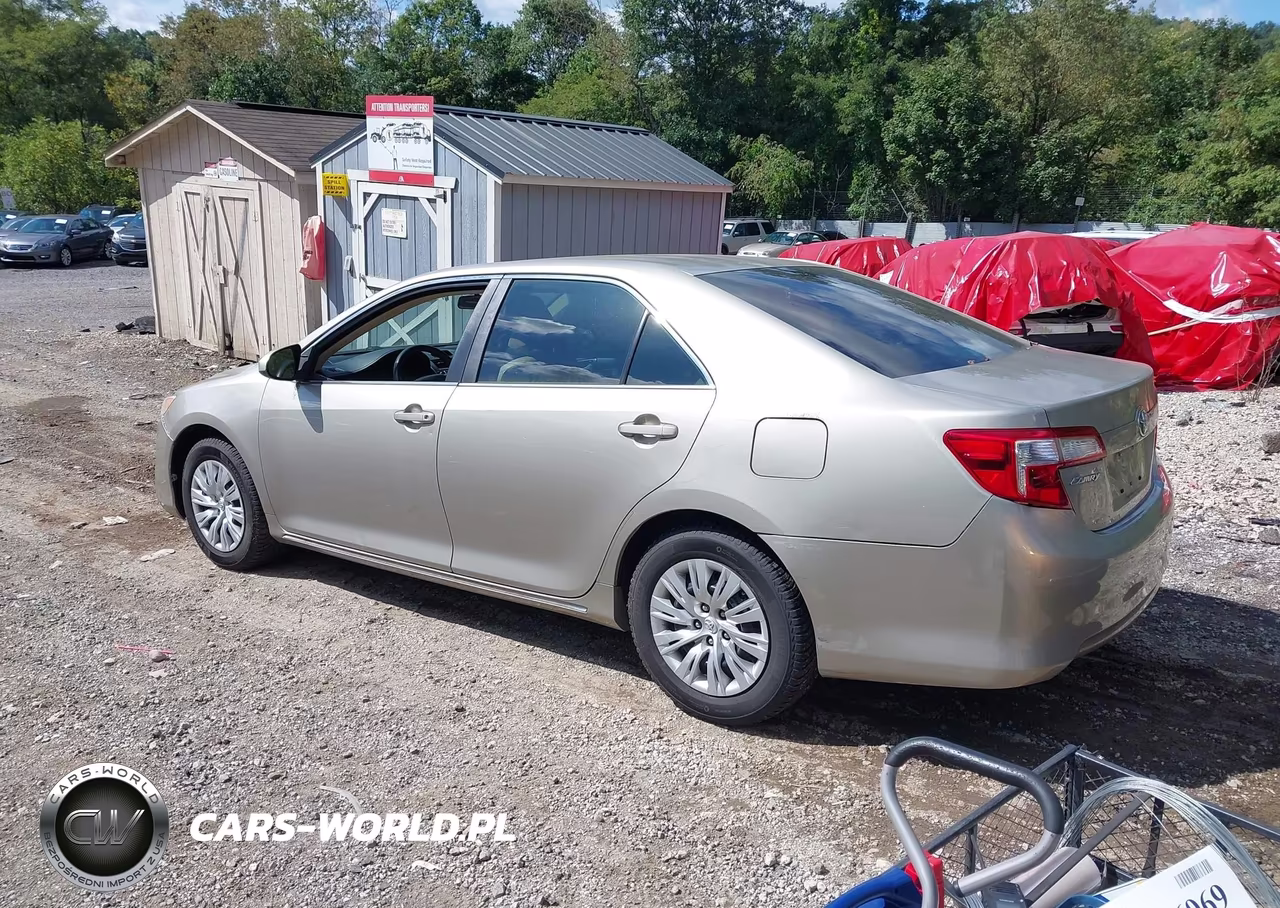 2013 Toyota Camry Le VIN:4T4BF1FK7DR320423 - 3