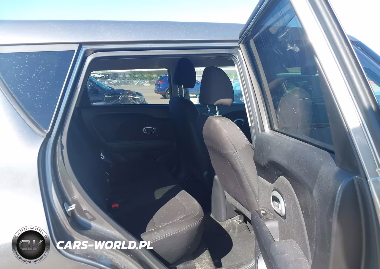 2018 Kia Soul VIN:KNDJN2A29J7574137 - 8
