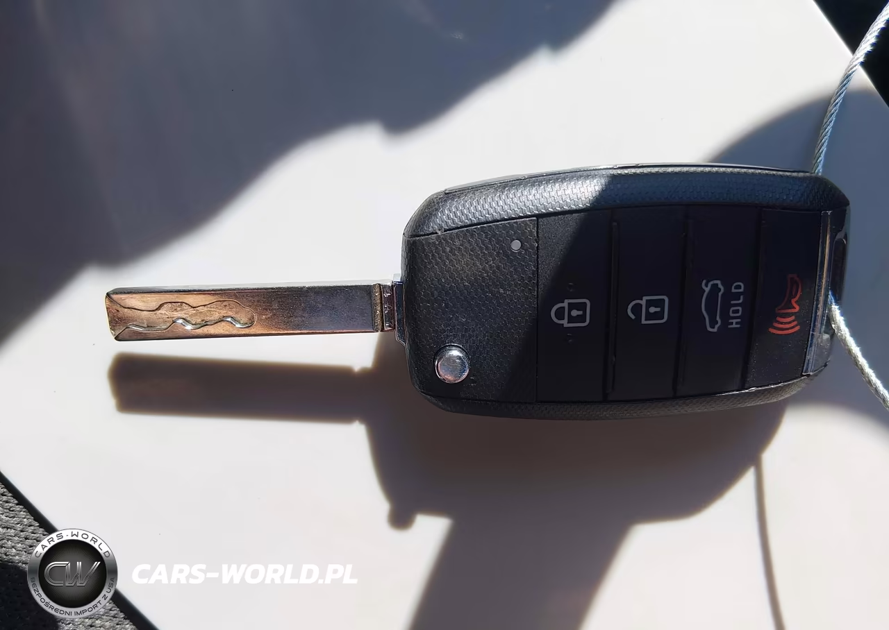 2018 Kia Optima S VIN:5XXGT4L31JG243738 - 11