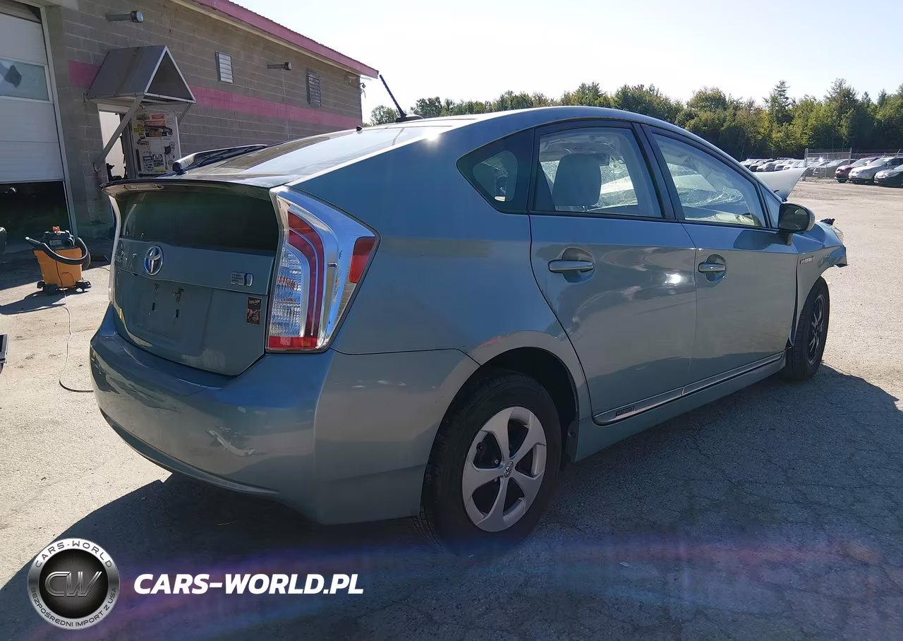2015 Toyota Prius Four VIN:JTDKN3DU1F1928721 - 4