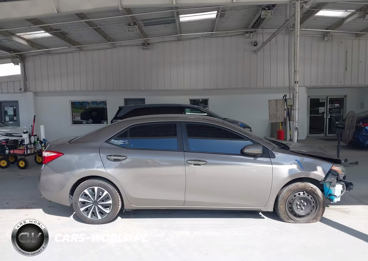 2018 Toyota Corolla Le VIN:2T1BURHE2JC123310 - 14