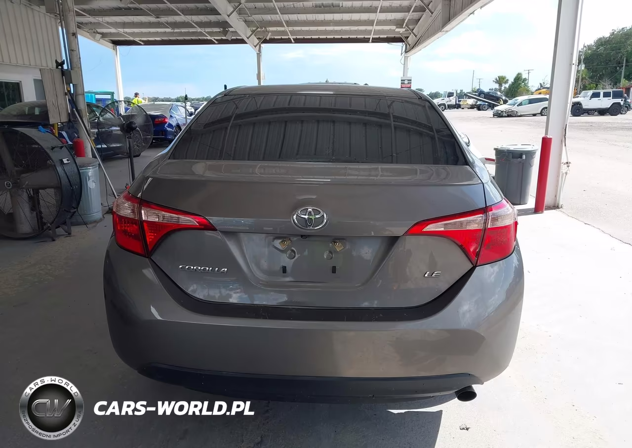 2018 Toyota Corolla Le VIN:2T1BURHE2JC123310 - 17