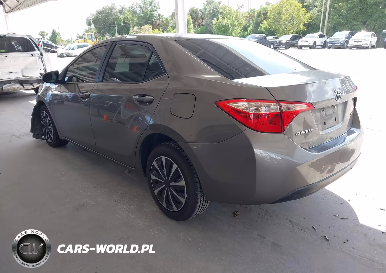 2018 Toyota Corolla Le VIN:2T1BURHE2JC123310 - 3