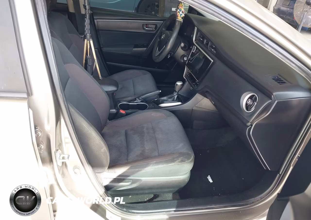 2018 Toyota Corolla Le VIN:2T1BURHE2JC123310 - 5