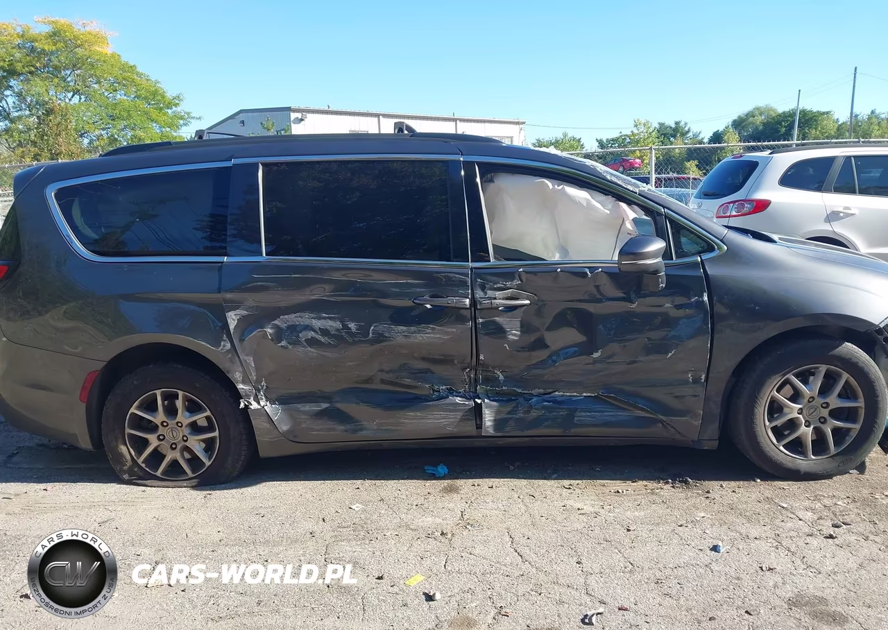 2022 Chrysler Pacifica Touring L VIN:2C4RC1BG2NR178780 - 13