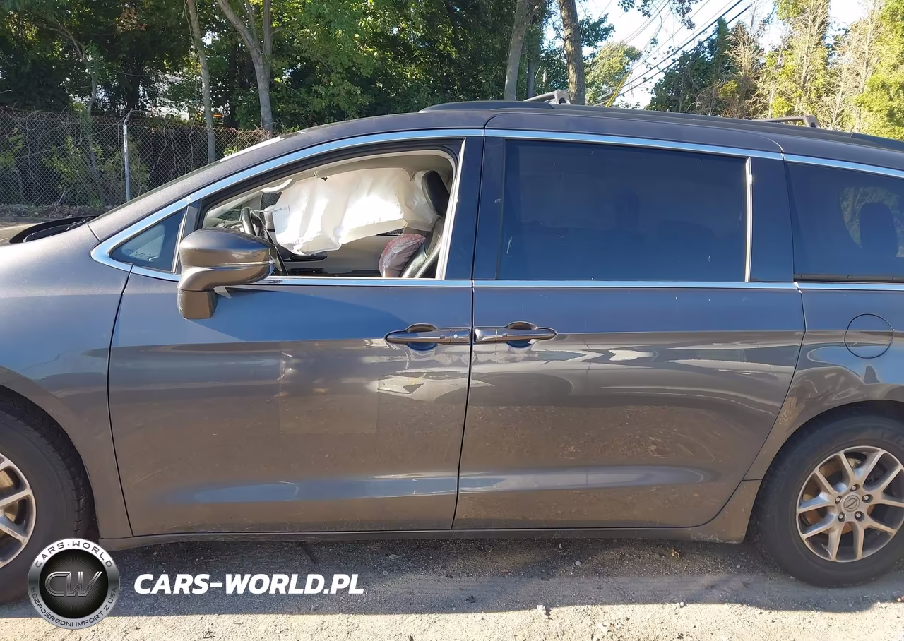 2022 Chrysler Pacifica Touring L VIN:2C4RC1BG2NR178780 - 14