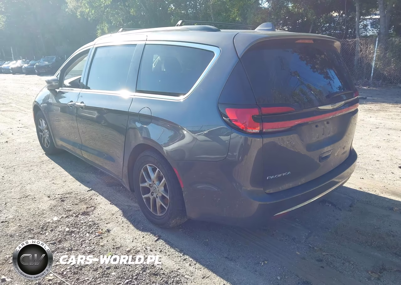 2022 Chrysler Pacifica Touring L VIN:2C4RC1BG2NR178780 - 3
