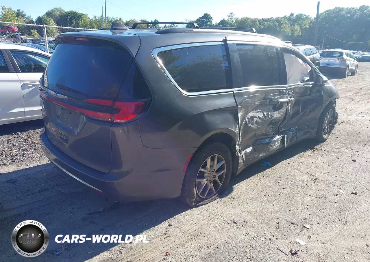 2022 Chrysler Pacifica Touring L VIN:2C4RC1BG2NR178780 - 4