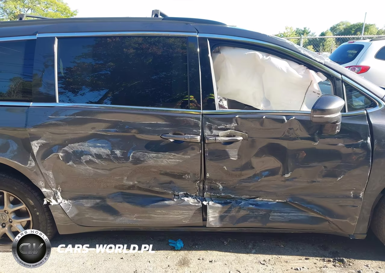 2022 Chrysler Pacifica Touring L VIN:2C4RC1BG2NR178780 - 6